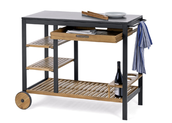 Elin, grilovací vozík s betonovou pracovní plochou, hliníková konstrukce a masivní akátové dřevo s FSC certifikací, rozměry 111,5 × 84 × 56,5 cm, cena 7 990 Kč 