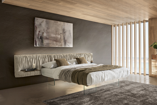 Postel Air Wide Replis (LAGO), design Daniele Lago, textilie, více druhů, orientační cena 160 500 Kč