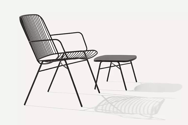 Shade je elegantní a všestranná kolekce židlí od renomovaného designéra Philippa Nigra, která spojuje sofistikovaný minimalistický design s prvotřídní funkčností. Tato série je ideální volbou pro širokou škálu interiérů i exteriérů – od moderních kaváren a restaurací po luxusní hotely či soukromé terasy. Shade je elegantní a všestranná kolekce židlí od renomovaného designéra Philippa Nigra, která spojuje sofistikovaný minimalistický design s prvotřídní funkčností. Tato série je ideální volbou pro širokou škálu interiérů i exteriérů – od moderních kaváren a restaurací po luxusní hotely či soukromé terasy.