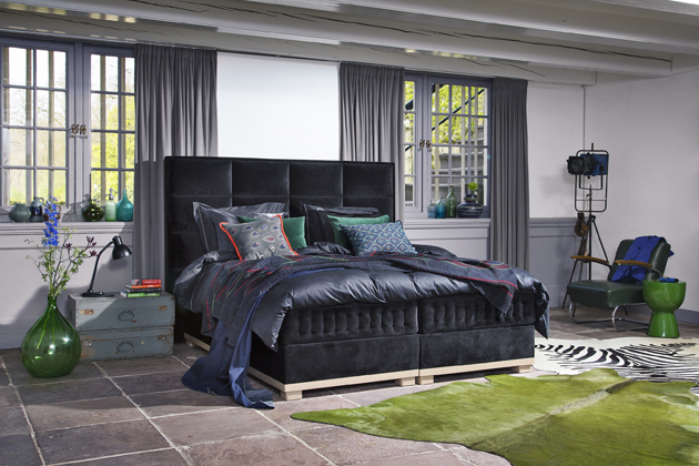 Polohovací boxspringová postel Arianne, design Kuperus, textilie, více druhů, cena od 389 000 Kč 