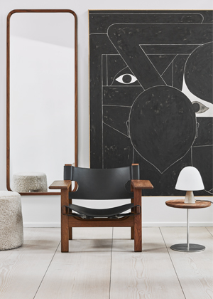 Křeslo The Canvas Chair, design Børge Mogensen, masivní dřevo, vyměnitelné opěradlo a sedák z těžké jádrové kůže nebo ze 100% lněného plátna, cena od 52 993 Kč