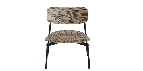 Fromme Wood, design Tom Chung, materiál buková dýha Alpi a lakovaná hliníková konstrukce, cena 22 475 Kč 