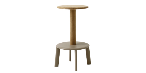 Massif, design Anderssen &amp; Voll, barová stolička, materiál masivní dub, lakovaná ocel, rozměry 75 × 43 × 43 cm, cena 12 836 Kč 