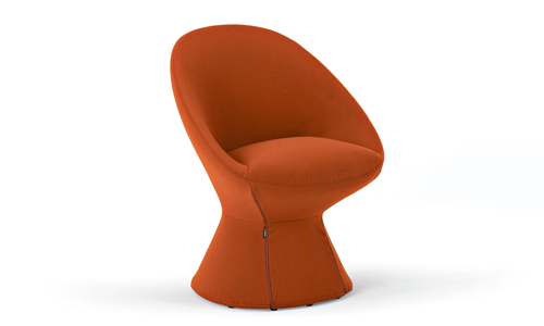 Křeslo Giuno, design Calvi Brambilla, textilie, fixní i otočná verze, cena od 33 500 Kč 