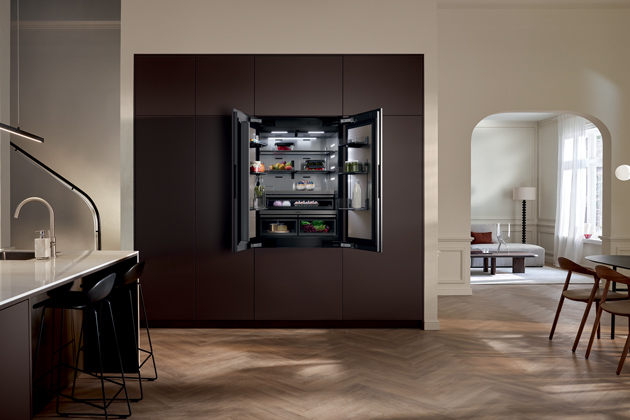 Miele na IFA 2025: MasterCool III – nová dimenze designu a čerstvosti. Revoluce v chlazení se zabudovanými kamerami a prémiovými materiály