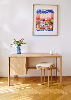 Psací stůl, masivní dub, rozměry 130x60x73 cm, cena 25 800 Kč