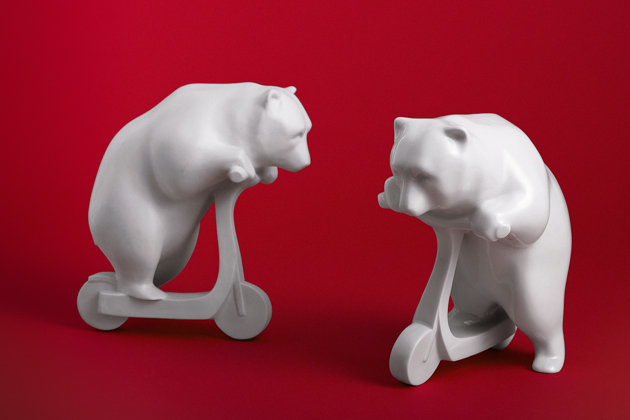 Poslední cirkus, porcelán litý do formy,  rozměry 14 × 14 cm, limitovaná edice 40 kusů
