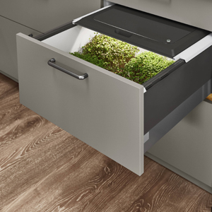 Gardening Box pro klíčení microgreens můžete integrovat přímo do zásuvky, stačí připojit osvětlení a zajistit odvětrávání