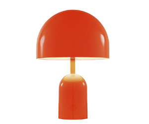 Bell, přenosná lampa  se stínidlem z lisované oceli zakončeným difuzérem, který propouští měkké teplé  světlo, cena od 6 776 Kč