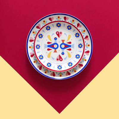 Folklór, geometrie a špetka čertoviny