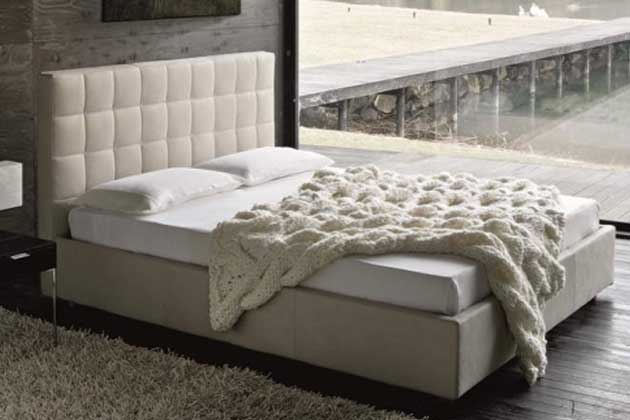 Box – luxusní postel s vysokým čalouněným čelem