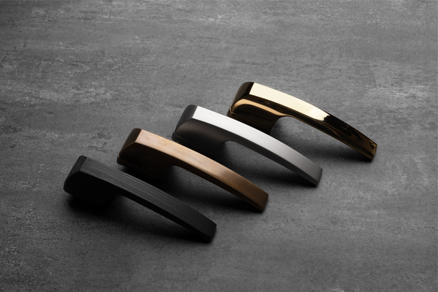 Autoklika povrch černý chrom brousený mosaz antik titan chrom mat, mosaz, lešteno