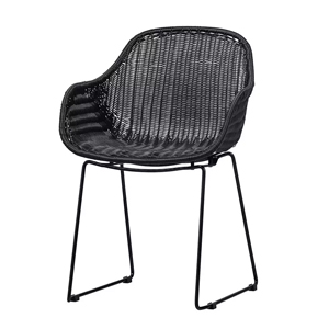 Křeslo Willow, umělý ratan, ocel, 83 × 56 × 57 cm, cena 5 090 Kč 