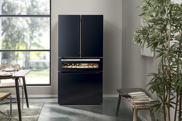 French door chladnička iQ700, vinotéka se senzorem přiblížení, cena 89 990 Kč