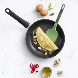 Wok, špachtle se silikonovou hlavou odolá vysokým teplotám a zároveň chrání pánve před poškrábáním, cena 259 Kč