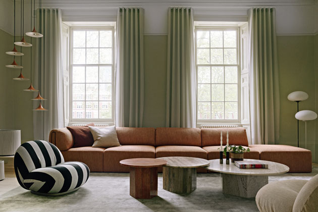 Křeslo Pacha Lounge, design Pierre Paulin, textilie, více druhů provedení i čalounění, cena 57 475 Kč