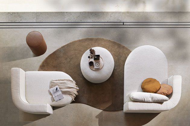 Modulární sofa Domino. 18,  design Dick Spierenburg, textilie i kůže,  cena od 111 959 Kč