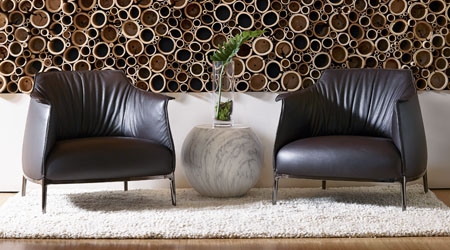 Křeslo Archibald, design  Jean-Marie Massaud, kůže Colorsphere,  cena 113 620 Kč