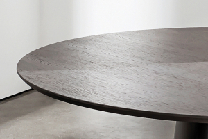 Totem – stůl jako symbol celistvosti