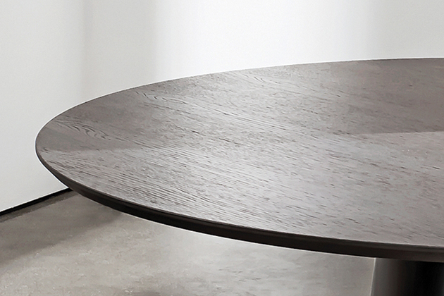 Totem – stůl jako symbol celistvosti