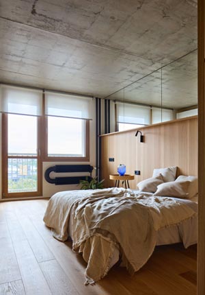 Dřevo, beton, moře