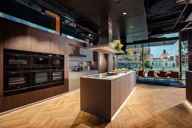 Německá prémiová značka domácích spotřebičů Miele slavnostně otevřela své nové Miele Experience Center o rozloze 250 m² v brněnském areálu bývalé textilní továrny Vlněna.