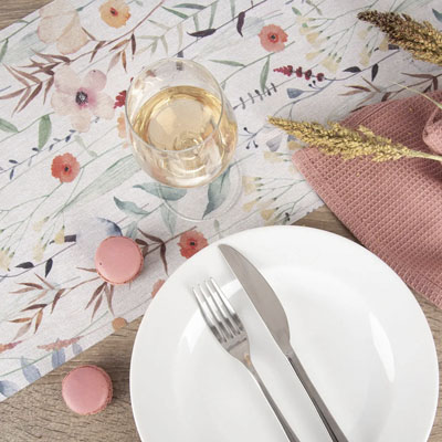 Běhoun, vhodn&yacute; i na venkovn&iacute; stůl, materi&aacute;l bavlna a polyester, 300 &times; 28 cm,  cena 159 Kč / balen&iacute; se 3&nbsp;m