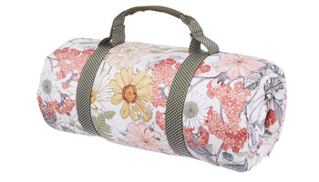 Hippie Trail, piknikov&aacute; deka se spodn&iacute;m potahem z&nbsp;PVC, rozměry 180 &times; 140 cm,  cena 999 Kč