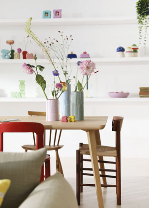 Flake Blue, v&aacute;zy z&nbsp;glazovan&eacute;ho dolomitu s&nbsp;reli&eacute;fn&iacute;m povrchem, cena od 1&nbsp;125 Kč