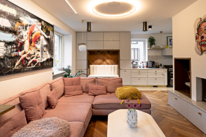 Dům se žlutými okenicemi Dům se žlutými okenicemi