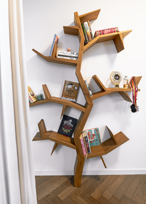 Dům se žlutými okenicemi