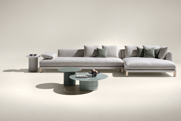 Pohovka Altana, design Monica Armani, textilie Somme, cena na dotaz