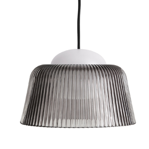 Z&aacute;věsn&aacute; lampa z&nbsp;kolekce Brim Lamps, design Rui Pereira a&nbsp;Ryosuke Fukusada, sklo, polykarbon&aacute;t, průměr 24,5 cm, cena 6&nbsp;290 Kč