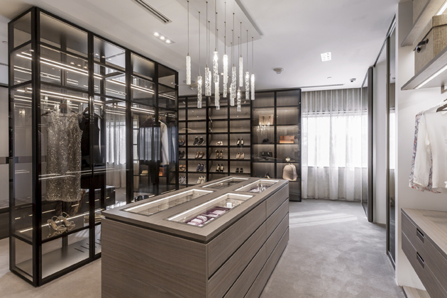 Pr&eacute;miov&aacute; &scaron;atna od společnosti Schmalenbach Design je ře&scaron;en&iacute;m pro v&scaron;echny, kdo nechtěj&iacute; dělat  kompromisy v&nbsp;designu ani funkčnosti. V&yacute;robce umožňuje kombinovat celou řadu pr&eacute;miov&yacute;ch materi&aacute;lů  pro dosažen&iacute; jedinečn&eacute;ho z&aacute;žitku z&nbsp;obl&eacute;k&aacute;n&iacute;