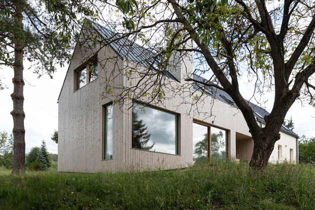 Pod jednou střechou