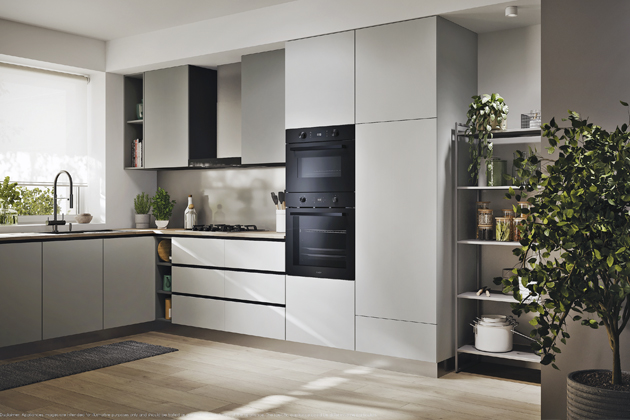 Kombinovan&aacute; mikrovlnn&aacute; trouba Candy Wave 800 Full Black CA4MWNSB6N zvl&aacute;dne pracovat v&nbsp;r&aacute;mci 13 automatick&yacute;ch programů. Kvalitn&iacute; čern&eacute; sklo j&iacute; dod&aacute;v&aacute; sofistikovan&yacute; vzhled, d&iacute;ky kter&eacute;mu zapadne do každ&eacute; modern&iacute; kuchyně