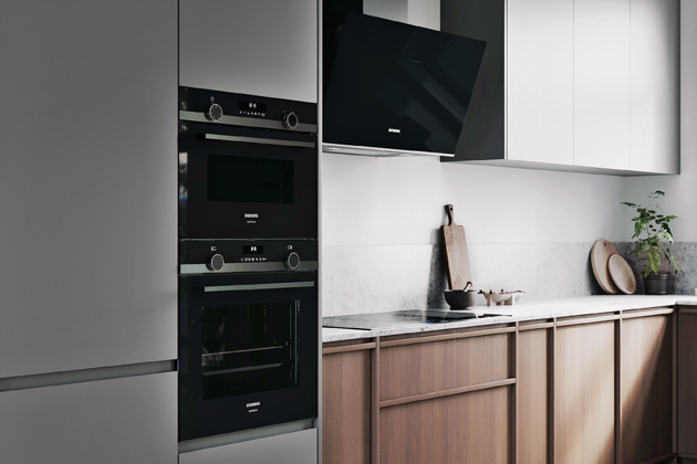 Pečic&iacute; trouba Siemens HB479G5A7F a&nbsp;mikrovlnka s&nbsp;grilem CM485AGB0/02 z&nbsp;řady iQ500 tvoř&iacute; perfektn&iacute; p&aacute;r pro nad&scaron;ence do dom&aacute;c&iacute;ho vařen&iacute;. Společně si totiž porad&iacute; s&nbsp;jakkoli vypečen&yacute;m &uacute;kolem