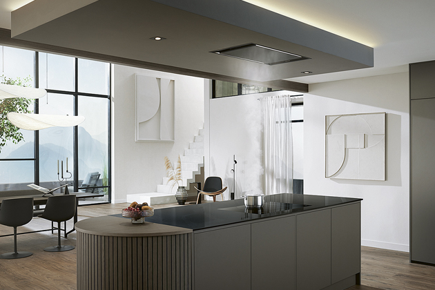 Stropn&iacute; odsavač par DAC 2940 Stella Nerez od Miele se může pochlubit &scaron;t&iacute;hlou konstrukc&iacute; a&nbsp;snadnou instalac&iacute;. Poč&iacute;tat můžete tak&eacute; s&nbsp;mimoř&aacute;dně &uacute;činnou filtrac&iacute;, a&nbsp;to d&iacute;ky desetivrstv&eacute;mu nerezov&eacute;mu filtru. Cena 42 490 Kč 