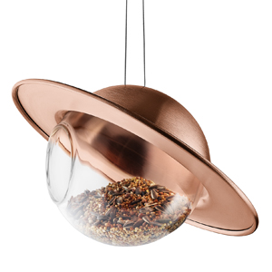 Ptač&iacute; krm&iacute;tko Saturn, borosilik&aacute;tov&eacute; sklo, měď, silikon, ocelov&yacute; dr&aacute;t, &Oslash; 24 cm,  cena 1&nbsp;922 Kč &rarr; formadore.cz