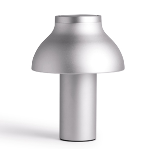 Přenosn&aacute; stoln&iacute; lampa PC Portable, design Pierre Charpin, plast ABS, v&yacute;&scaron;ka 22 cm, cena 2&nbsp;590 Kč