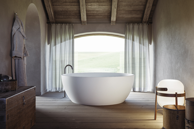 Momoa, majestátní kruhová vana, materiál MineraLite, Ø 152,5 cm, výška 56 cm,  cena od 111 590 Kč 