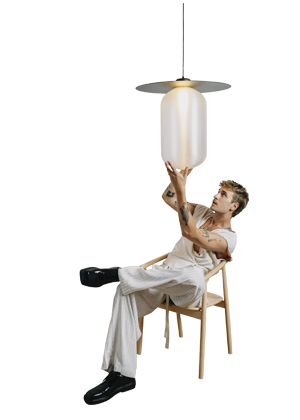 PETing, rodina svítidel upcyklovaná z jednorázových sudů KeyKeg, cena od 4 356 Kč