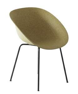 Mat, design Foersom  &amp; Hiort-Lorenzen, skořepina z&nbsp;konopn&yacute;ch vl&aacute;ken a&nbsp;vodn&iacute; rostliny vochy, konstrukce lakovan&aacute; ocel, cena 9 000 Kč