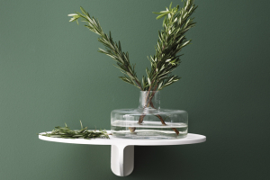 Konzolová police NM&amp;.045 z kolekce Museum, lakovaný hliník, 28 × 24 × 8 cm, více barev, cena 4 871 Kč