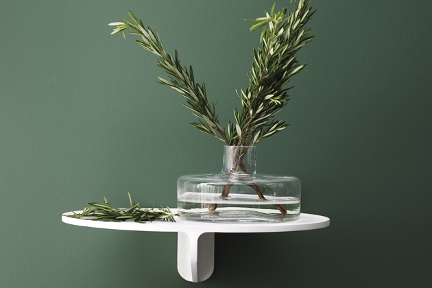 Konzolová police NM&amp;.045 z kolekce Museum, lakovaný hliník, 28 × 24 × 8 cm, více barev, cena 4 871 Kč