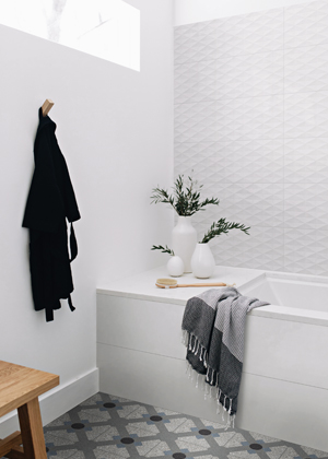 Obklady z&nbsp;kolekce Chill,  dekor Ivory, 25 &times; 75&thinsp;cm, cena 799 Kč/m2