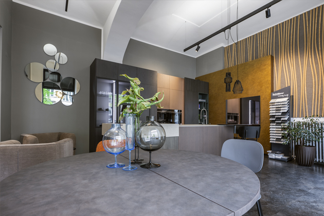 Studio Arredo3 na Vinohradsk&eacute; je otevřeno v&scaron;em, kdo hledaj&iacute;&nbsp;kuchyni, kter&aacute; bude sloužit i&nbsp;tě&scaron;it, bude elegantn&iacute; i&nbsp;chytr&aacute;. Dopřejte si z&aacute;žitek, kter&yacute; zač&iacute;n&aacute; u&nbsp;designu a&nbsp;konč&iacute; u&nbsp;radosti z&nbsp;každodenn&iacute;ho použ&iacute;v&aacute;n&iacute;. Domluvte si schůzku a&nbsp;přijďte se přesvědčit osobně.