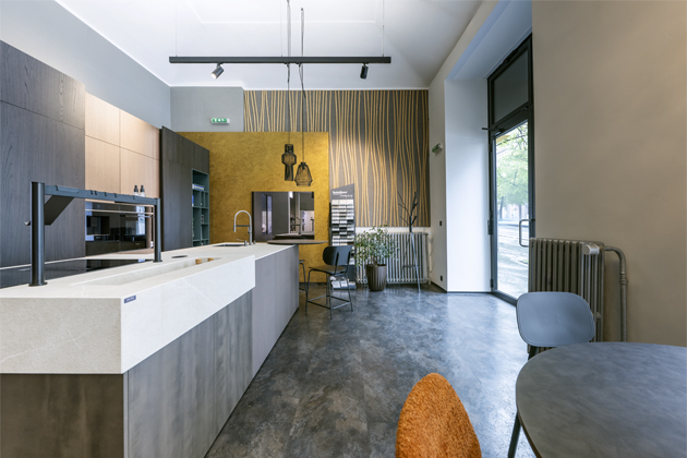 Studio Arredo3 na Vinohradsk&eacute; je otevřeno v&scaron;em, kdo hledaj&iacute;&nbsp;kuchyni, kter&aacute; bude sloužit i&nbsp;tě&scaron;it, bude elegantn&iacute; i&nbsp;chytr&aacute;. Dopřejte si z&aacute;žitek, kter&yacute; zač&iacute;n&aacute; u&nbsp;designu a&nbsp;konč&iacute; u&nbsp;radosti z&nbsp;každodenn&iacute;ho použ&iacute;v&aacute;n&iacute;. Domluvte si schůzku a&nbsp;přijďte se přesvědčit osobně.