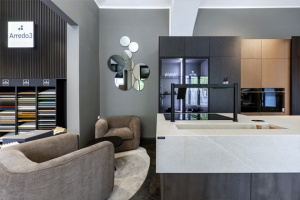 Studio Arredo3 na Vinohradské je otevřeno všem, kdo hledají kuchyni, která bude sloužit i těšit, bude elegantní i chytrá. Dopřejte si zážitek, který začíná u designu a končí u radosti z každodenního používání. Domluvte si schůzku a přijďte se přesvědčit osobně.