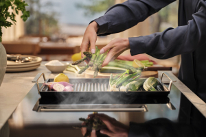 Léto v nedohlednu? Ugrilujte si s Plancha grilem – i v zimě